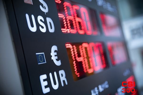 受各国央行戏剧性事件推动 资金大举投入外汇交易