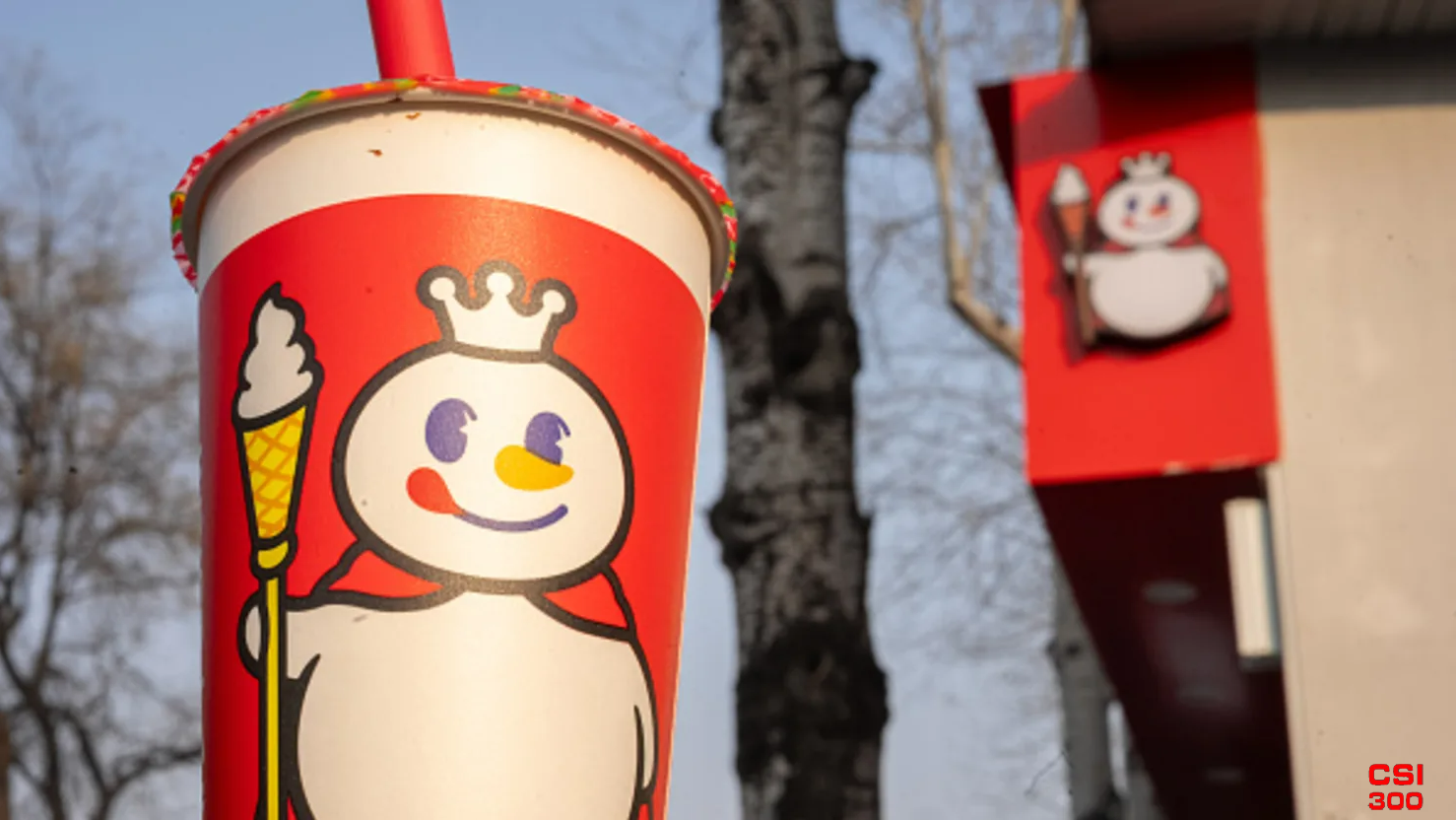 中国最大的珍珠奶茶连锁店蜜雪冰城在香港上市首日大涨28%
