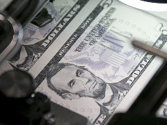 ﻿美元的波动性下降吸引了套利交易基金
