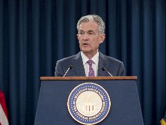 鲍威尔任期尾声面临双重挑战：既要平息市场波动 又要化解美联储内部分歧 