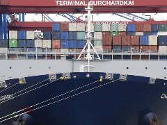 随着人工智能引发进口激增 经济学家重新评估对中国经济的预测